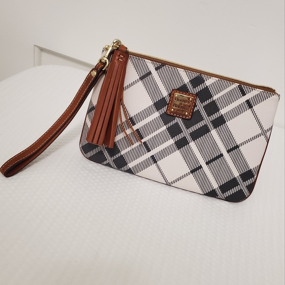 Dooney & Bourke Carrington Large Wristlet/Pouch, Preppy, Classic, Plaid - Picture 1 of 6